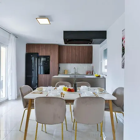 Crowonder Borik Near The Sea With 2 Balcony, Garden And Bbq Apartman