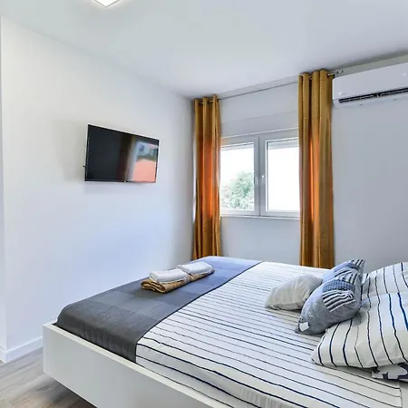 Apartman Crowonder Borik Near The Sea With 2 Balcony, Garden And Bbq *