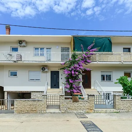 Apartman Crowonder Borik Near The Sea With 2 Balcony, Garden And Bbq Zára