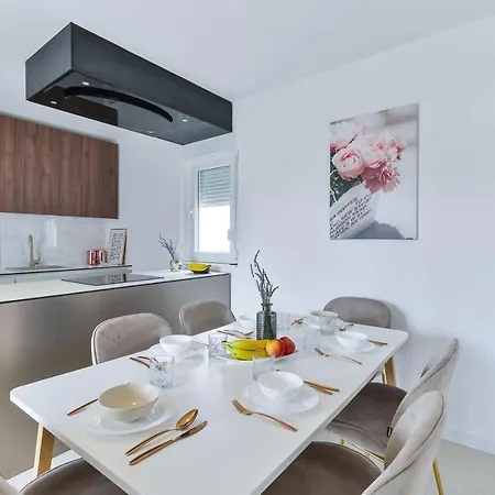 Crowonder Borik Near The Sea With 2 Balcony, Garden And Bbq Zára