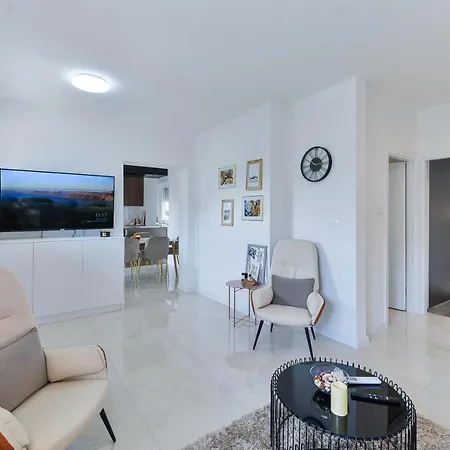 Crowonder Borik Near The Sea With 2 Balcony, Garden And Bbq Apartman Zára