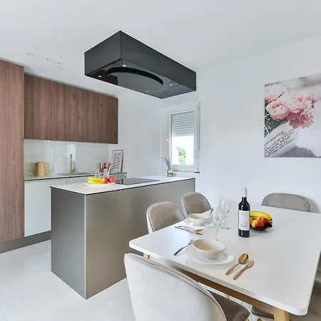 Crowonder Borik Near The Sea With 2 Balcony, Garden And Bbq Apartman *